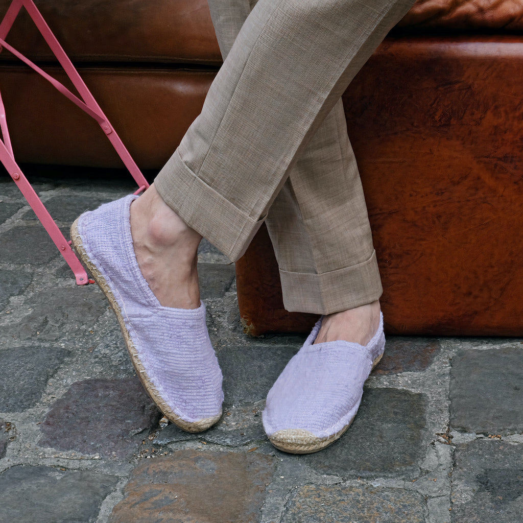Les espadrilles Naturelles Parme dans leur grand écrin naturel en feuille de palmier