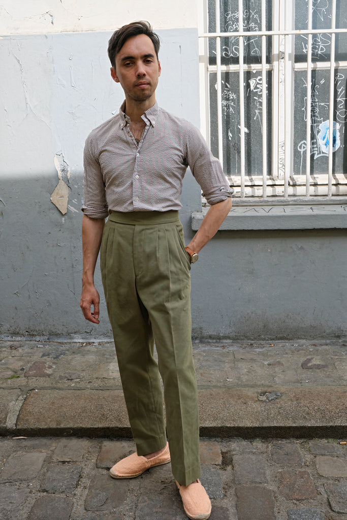Les espadrilles Naturelles Pêche dans leur grand écrin naturel en feuille de palmier