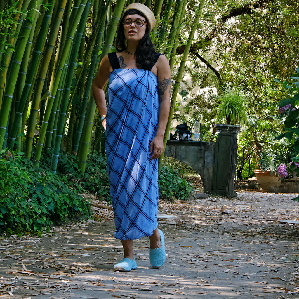 Les espadrilles Naturelles Cyan dans leur grand écrin naturel en feuille de palmier