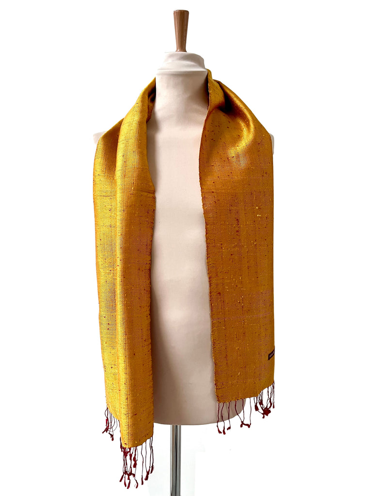 Le Krama Brut Or dans son écrin en feuille de palmier - Femme