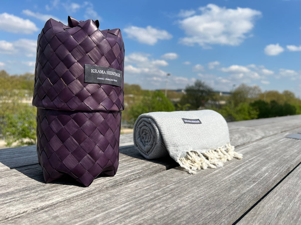 Le Grand Krama Chaud Gris Perle dans son écrin en feuille de palmier - Homme