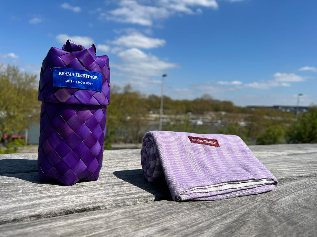 Le Grand Krama Pop Violet dans son écrin en feuille de palmier - Homme