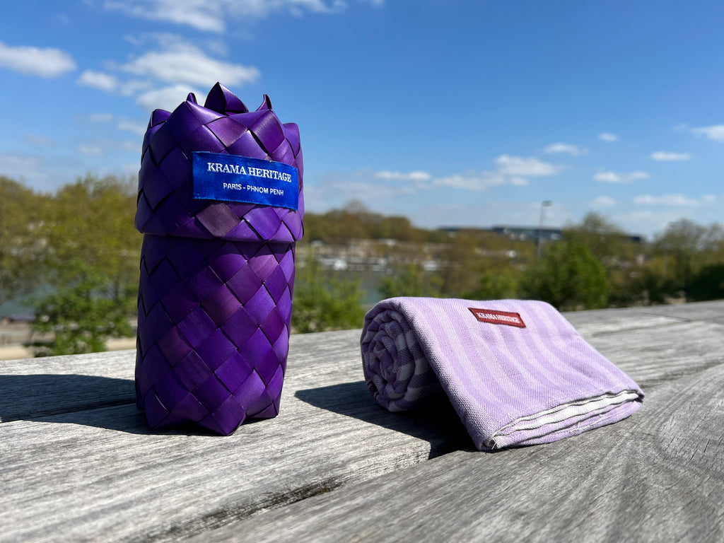 Le Grand Krama Pop Violet dans son écrin en feuille de palmier - Homme