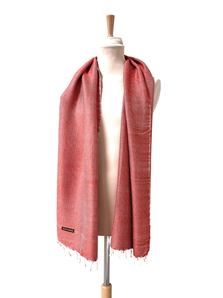 Le Krama Chaud Noisette dans son écrin en feuille de palmier - Femme