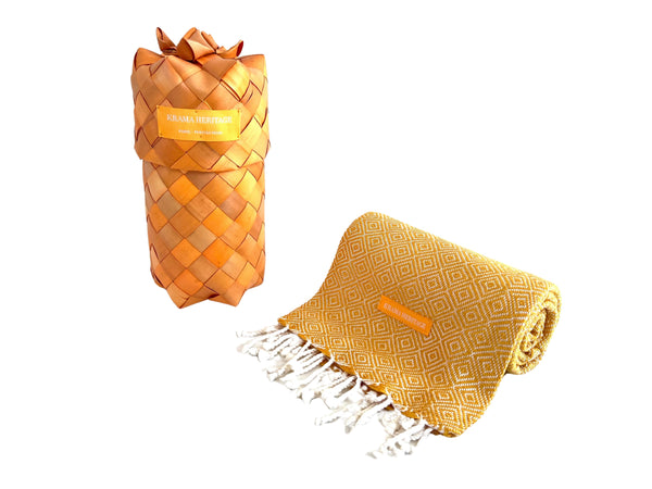 Le Krama Chaud Or dans son écrin en feuille de palmier - Femme