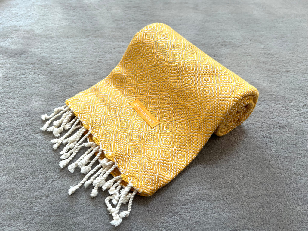 Le Krama Chaud Or dans son écrin en feuille de palmier - Homme