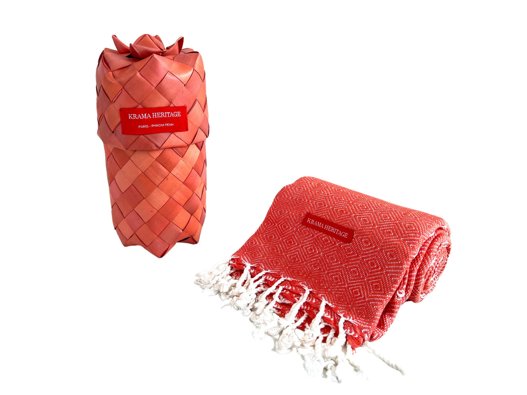 Le Krama Chaud Orange Corail dans son écrin en feuille de palmier - Homme