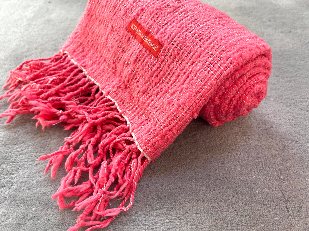 Le Krama Naturel Framboise dans son écrin en feuille de palmier - Femme