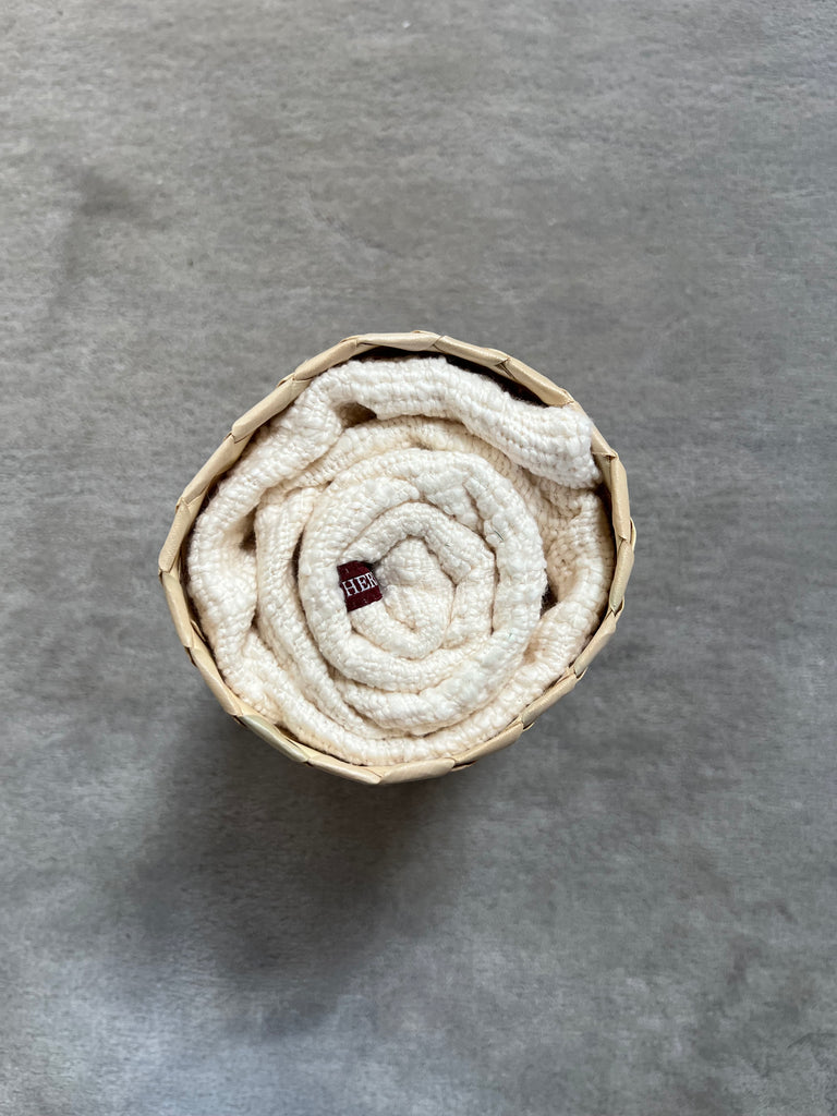 Le Krama Naturel Ivoire dans son écrin en feuille de palmier - Femme