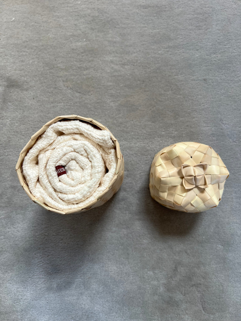 Le Krama Naturel Ivoire dans son écrin en feuille de palmier - Homme