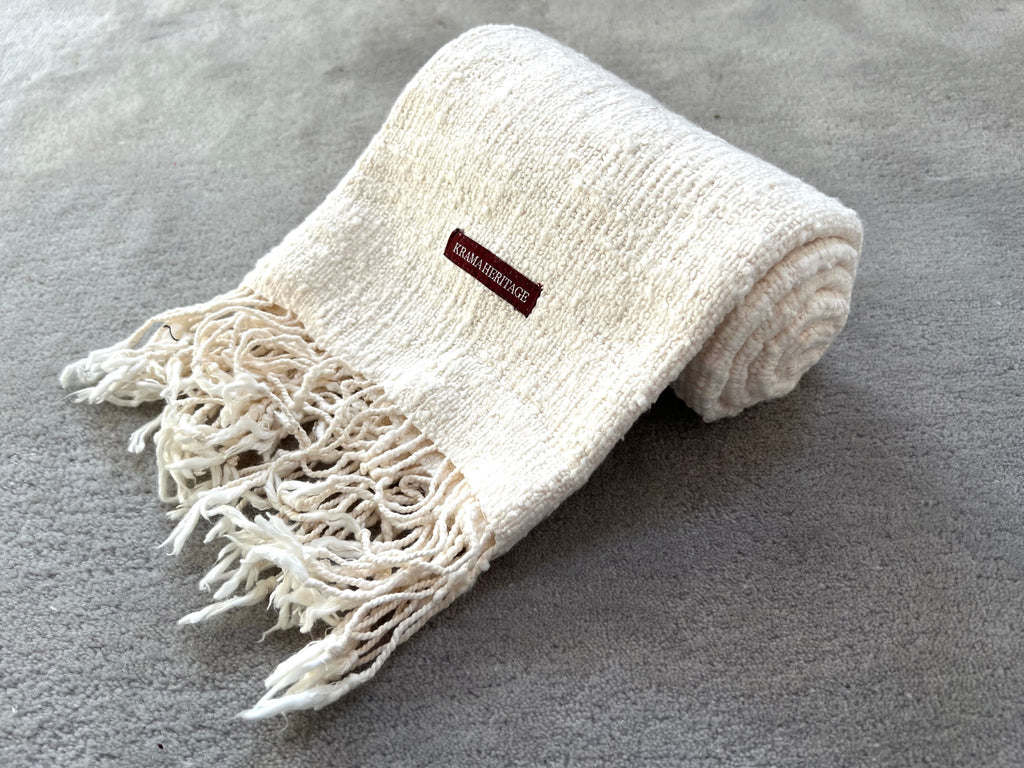 Le Krama Naturel Ivoire dans son écrin en feuille de palmier - Femme