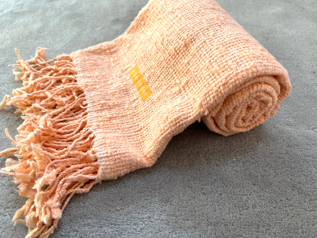 Le Krama Naturel Pêche dans son écrin en feuille de palmier - Femme