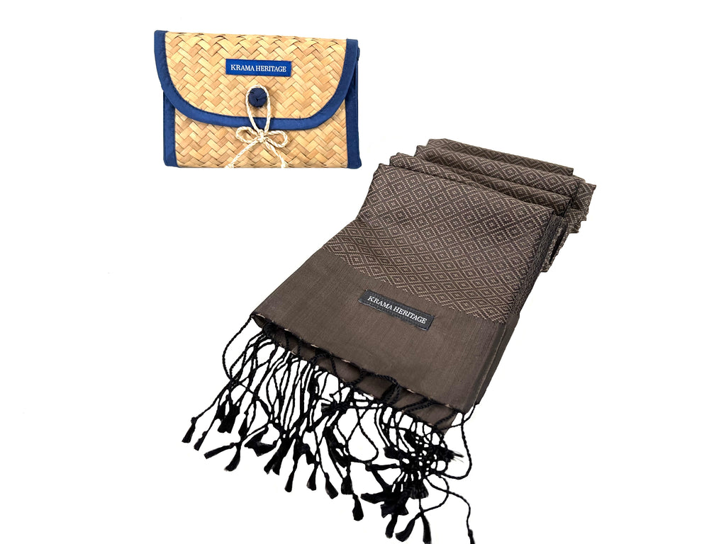 Le Krama Diamond Bronze dans son écrin en feuille de palmier - Femme