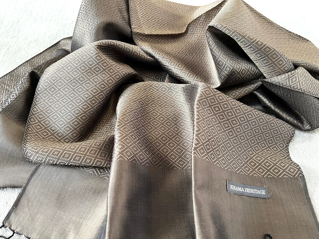 Le Krama Diamond Bronze dans son écrin en feuille de palmier - Homme