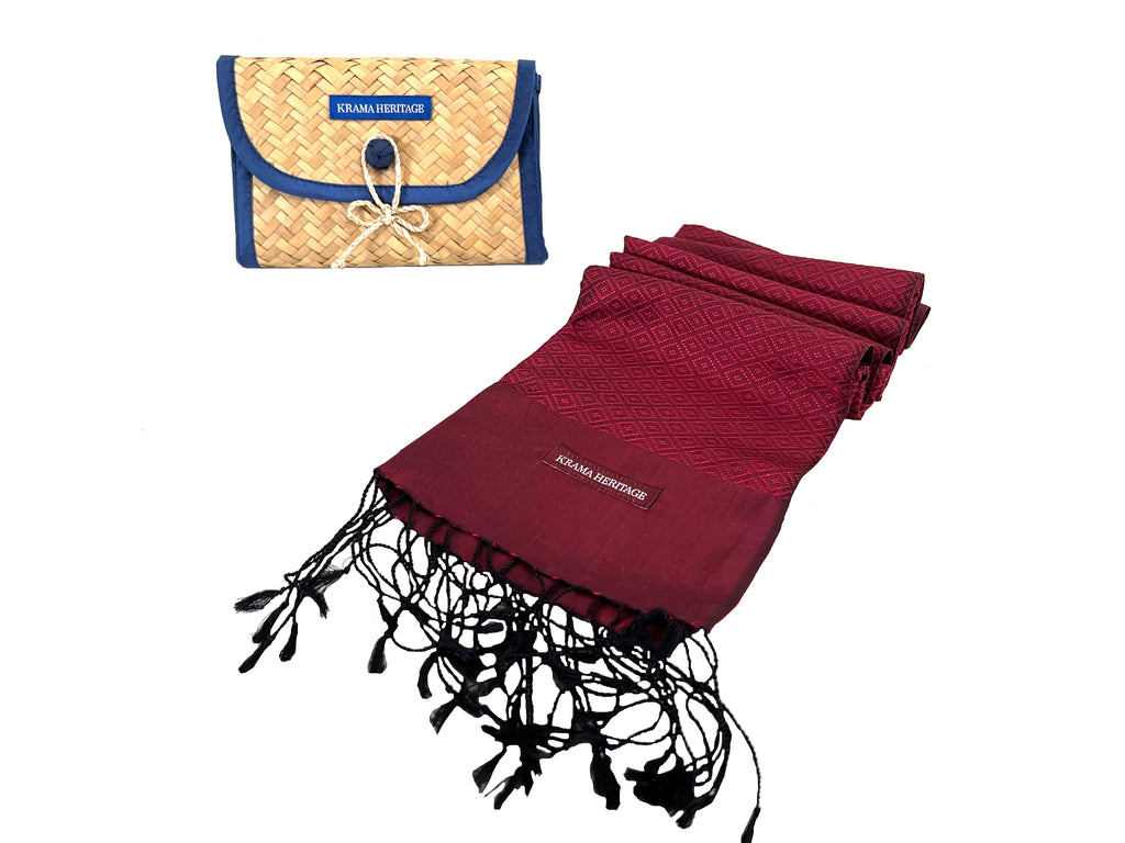 Le Krama Diamond Pourpre dans son écrin en feuille de palmier - Femme