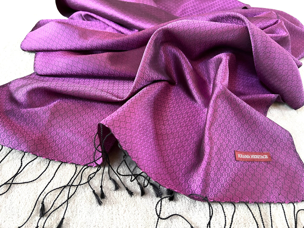 Le Krama Jasmin Améthyste dans son écrin en feuille de palmier - Femme