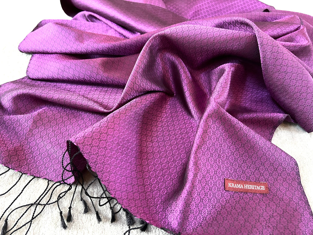 Le Krama Jasmin Améthyste dans son écrin en feuille de palmier - Femme