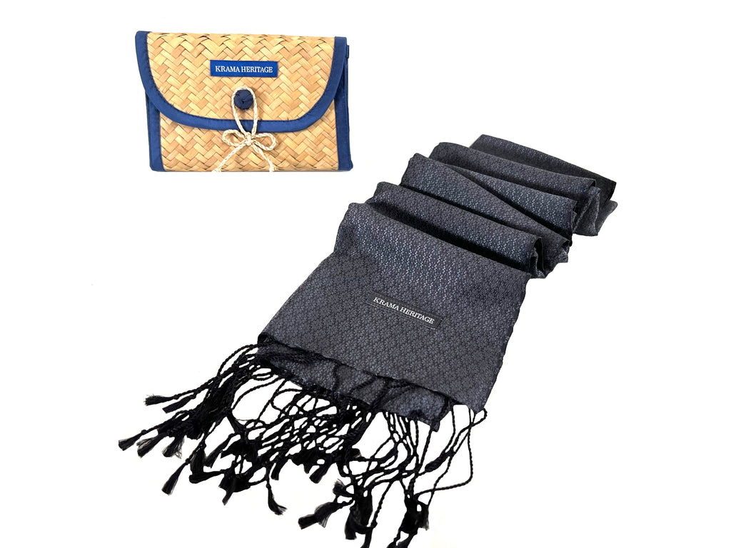 Le Krama Jasmin Diamant Noir dans son écrin en feuille de palmier - Femme