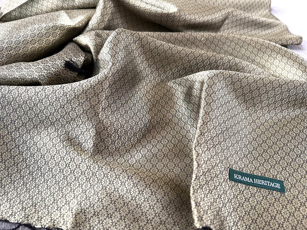 Le Krama Jasmin Emeraude dans son écrin en feuille de palmier - Femme