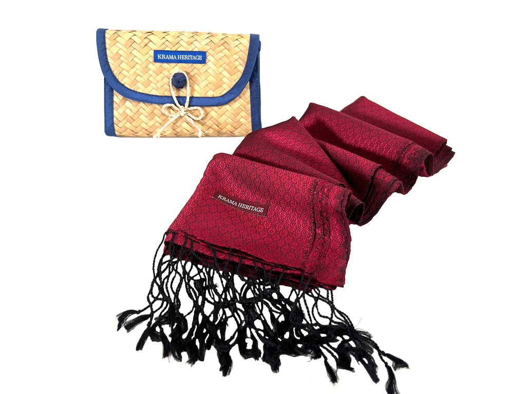Le Krama Jasmin Rubis dans son écrin en feuille de palmier - Homme