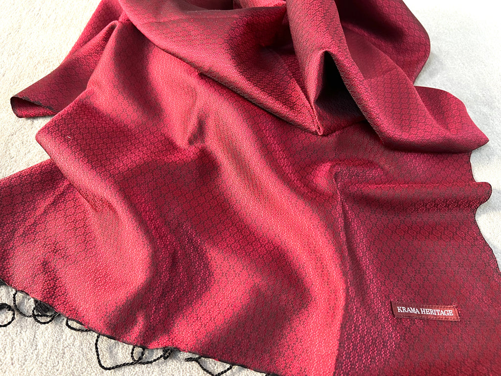 Le Krama Jasmin Rubis dans son écrin en feuille de palmier - Homme