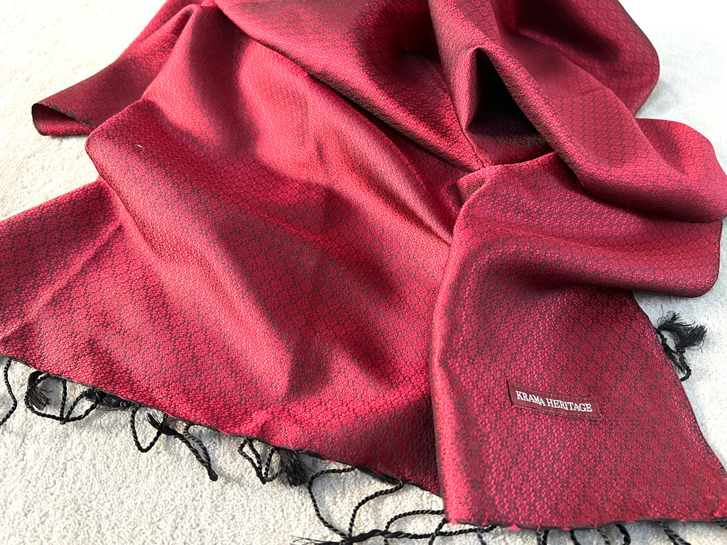 Le Krama Jasmin Rubis dans son écrin en feuille de palmier - Femme