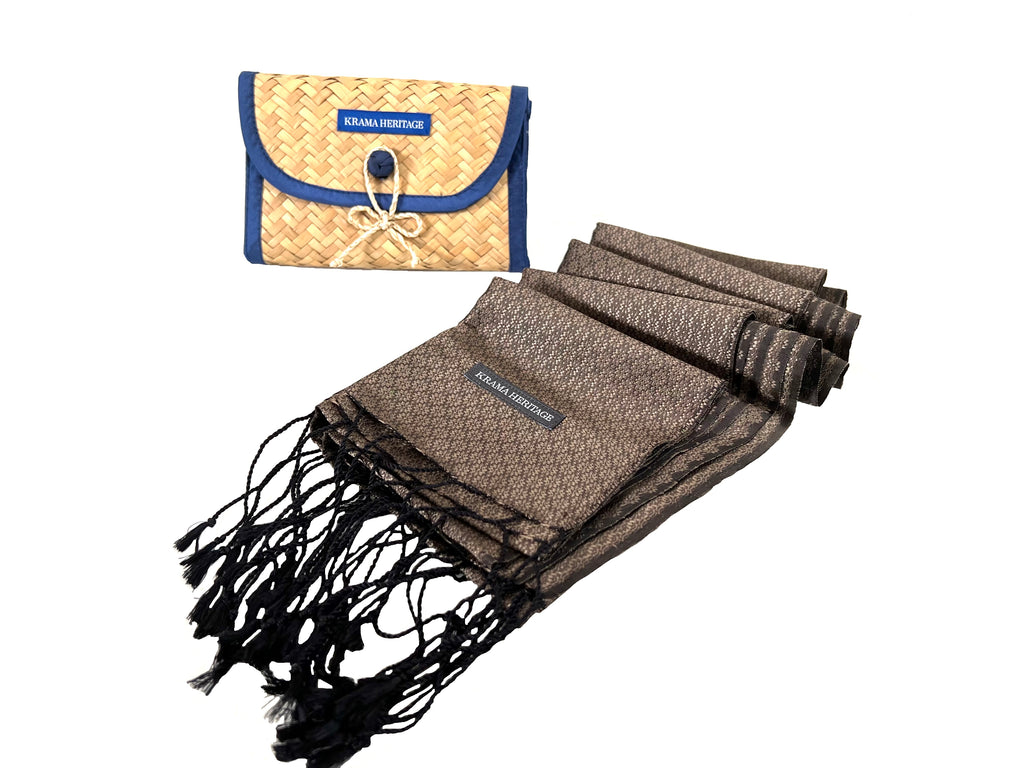 Le Krama Jasmin Topaze dans son écrin en feuille de palmier - Femme