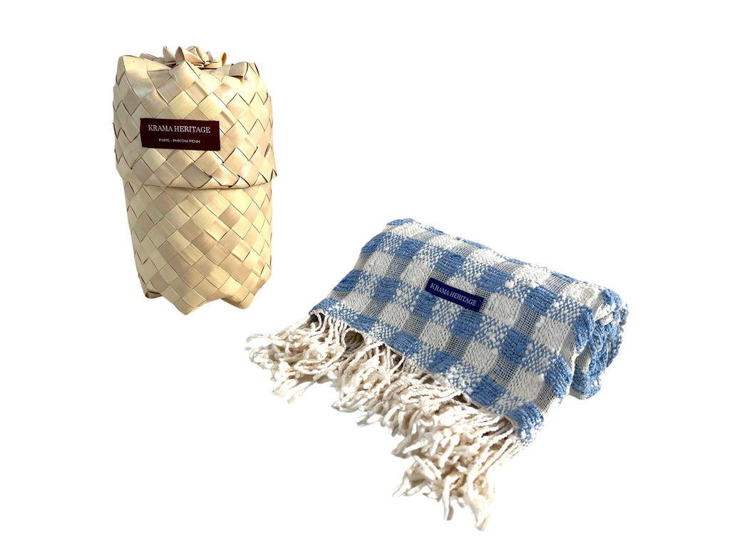 Le Krama Naturel Ciel dans son écrin en feuille de palmier - Homme