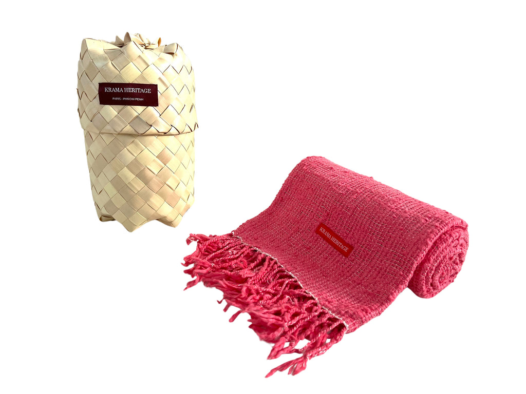 Le Krama Naturel Framboise dans son écrin en feuille de palmier - Homme