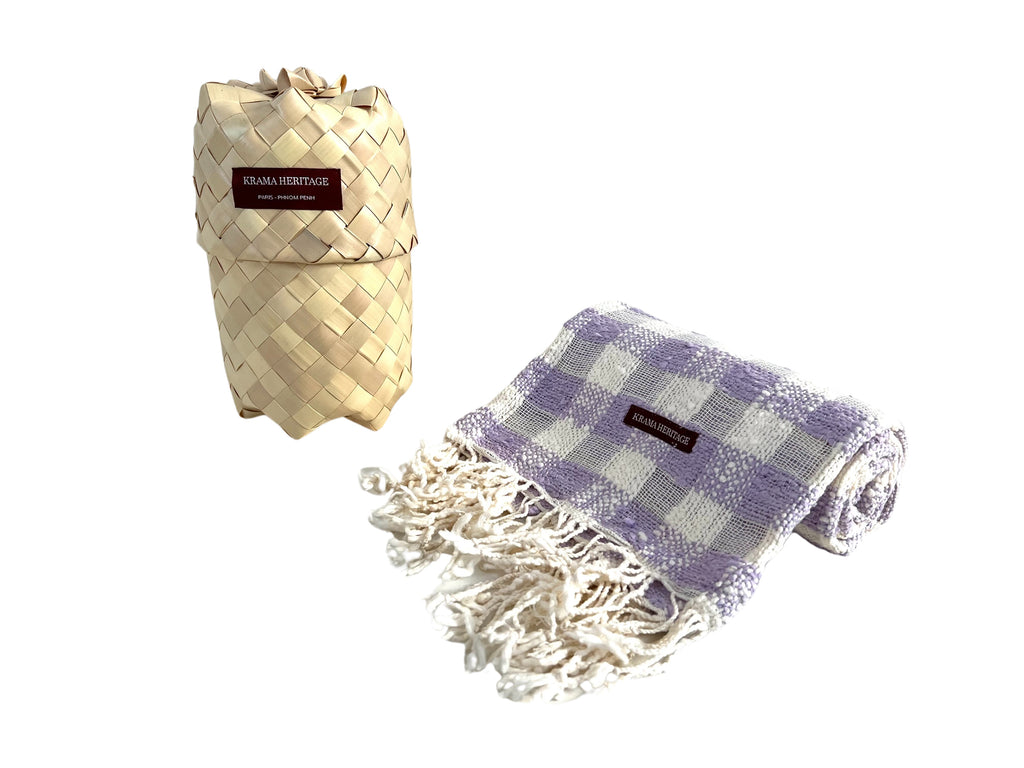 Le Krama Naturel Lilas dans son écrin en feuille de palmier - Homme