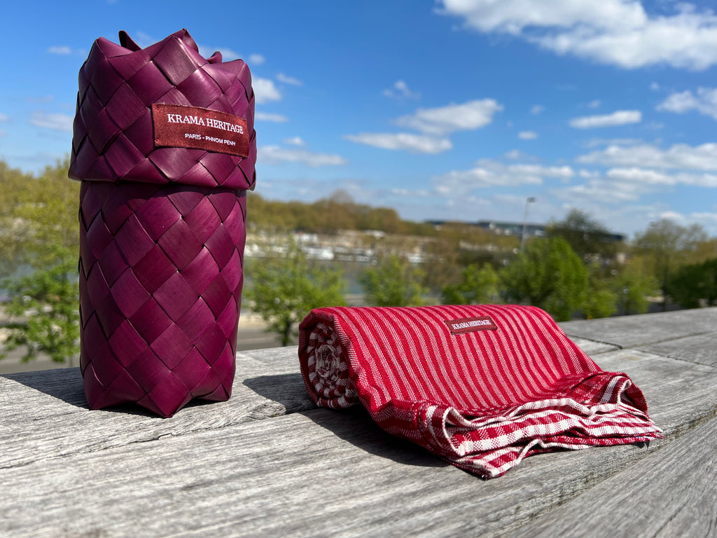 Le Krama Origine Grenat 3 Tours dans son écrin en feuille de palmier - Homme