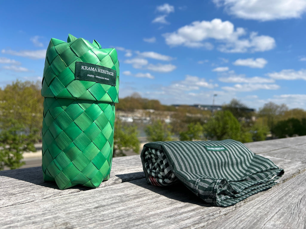 Le Krama Origine Olive 3 Tours dans son écrin en feuille de palmier - Femme