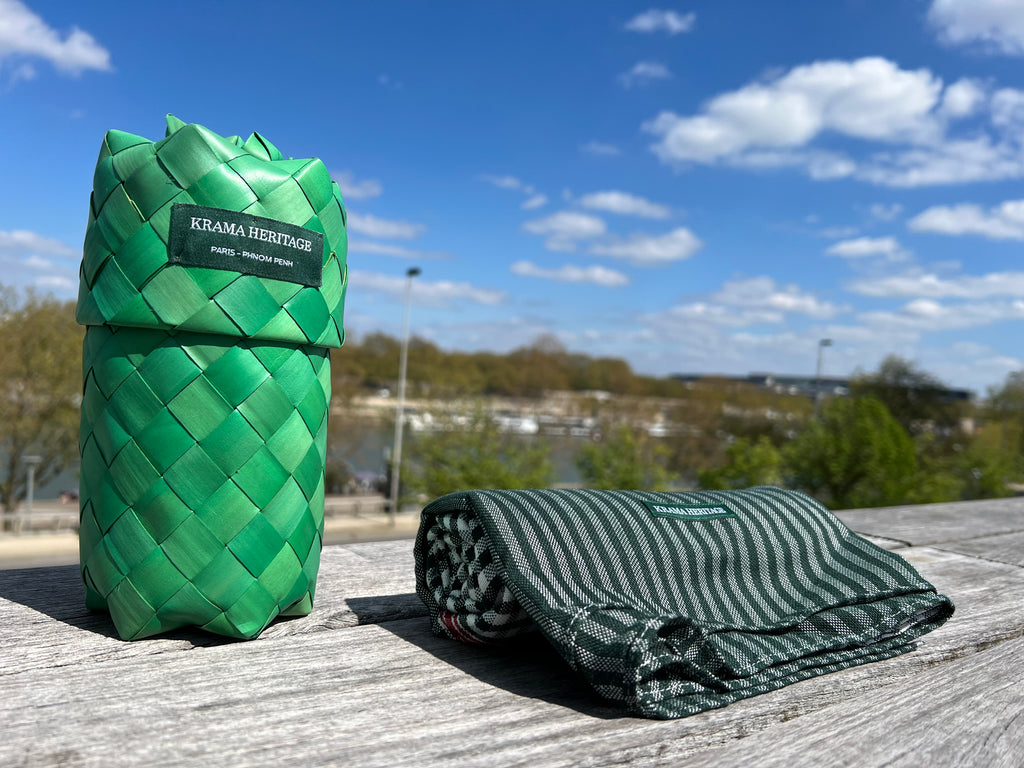 Le Krama Origine Olive 3 Tours dans son écrin en feuille de palmier - Femme