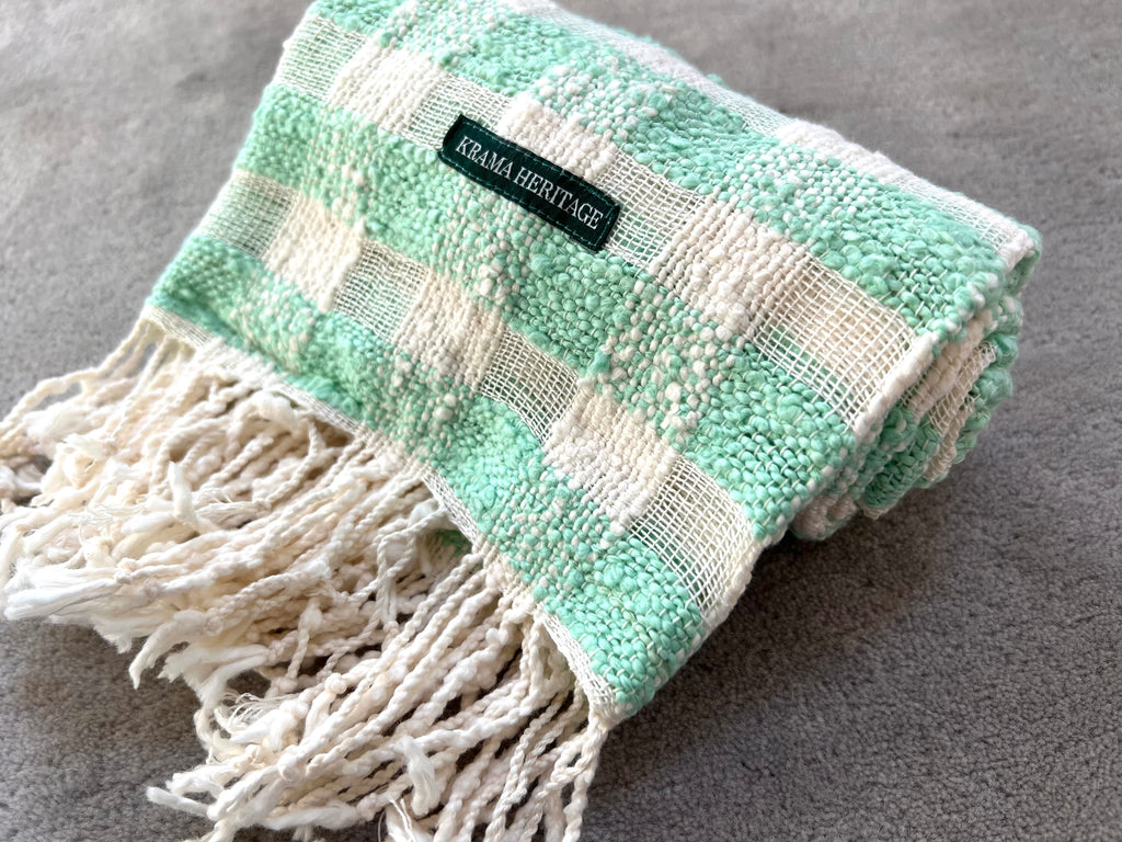 Le Krama Naturel Amande dans son écrin en feuille de palmier - Femme