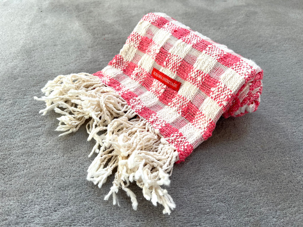 Le Krama Naturel Cerise dans son écrin en feuille de palmier - Homme