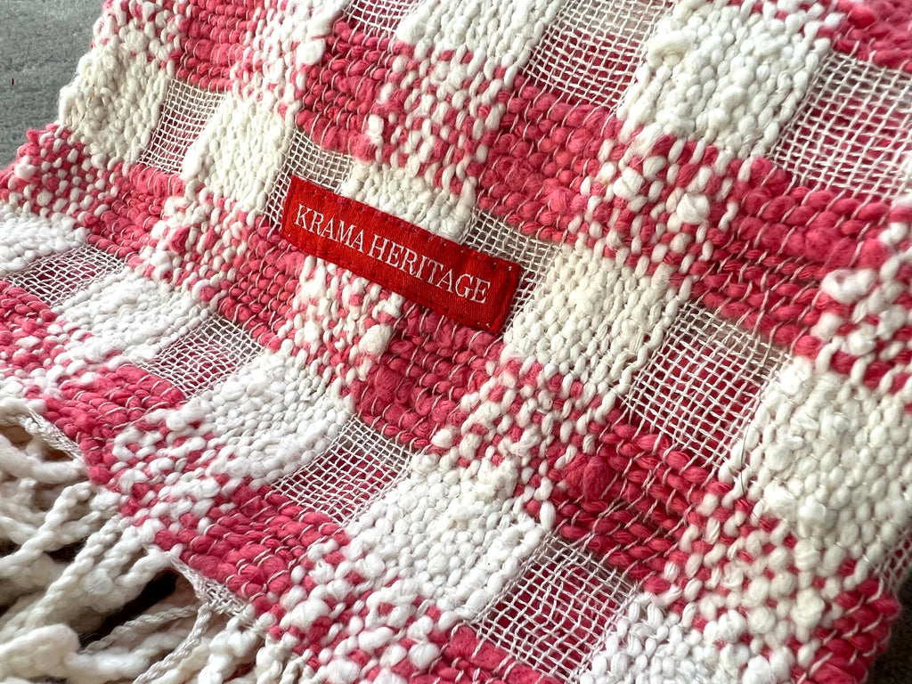 Le Krama Naturel Cerise dans son écrin en feuille de palmier - Homme