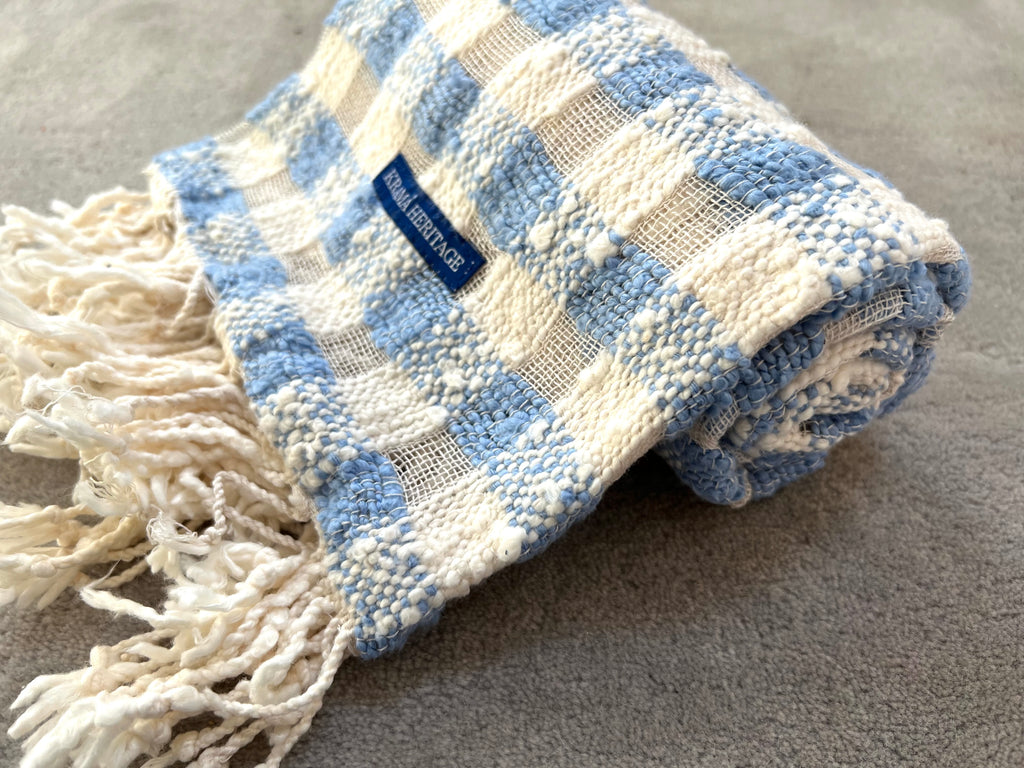 Le Krama Naturel Ciel dans son écrin en feuille de palmier - Femme