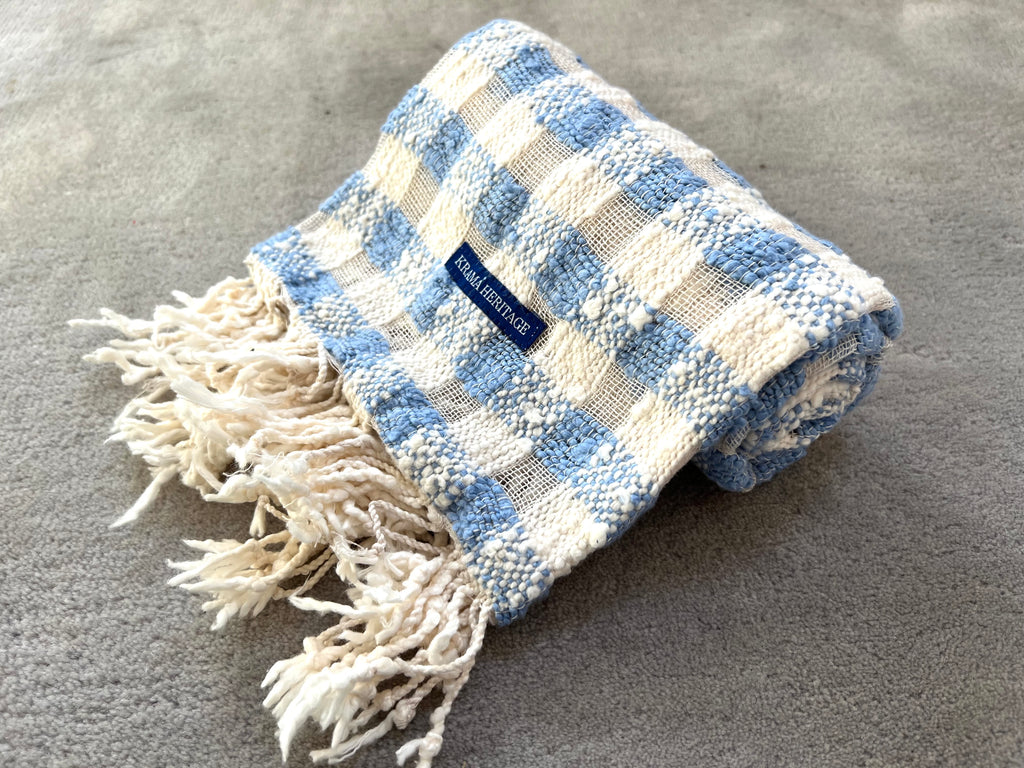 Le Krama Naturel Ciel dans son écrin en feuille de palmier - Femme