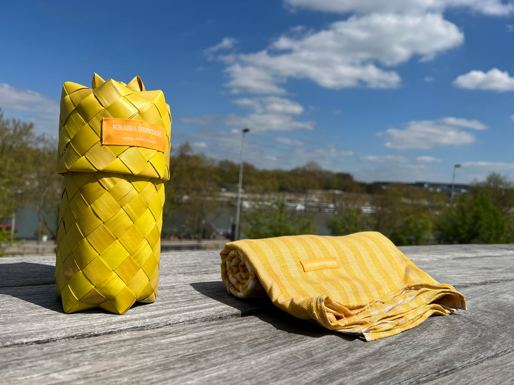Le Krama Pop Jaune 3 Tours dans son écrin en feuille de palmier - Femme