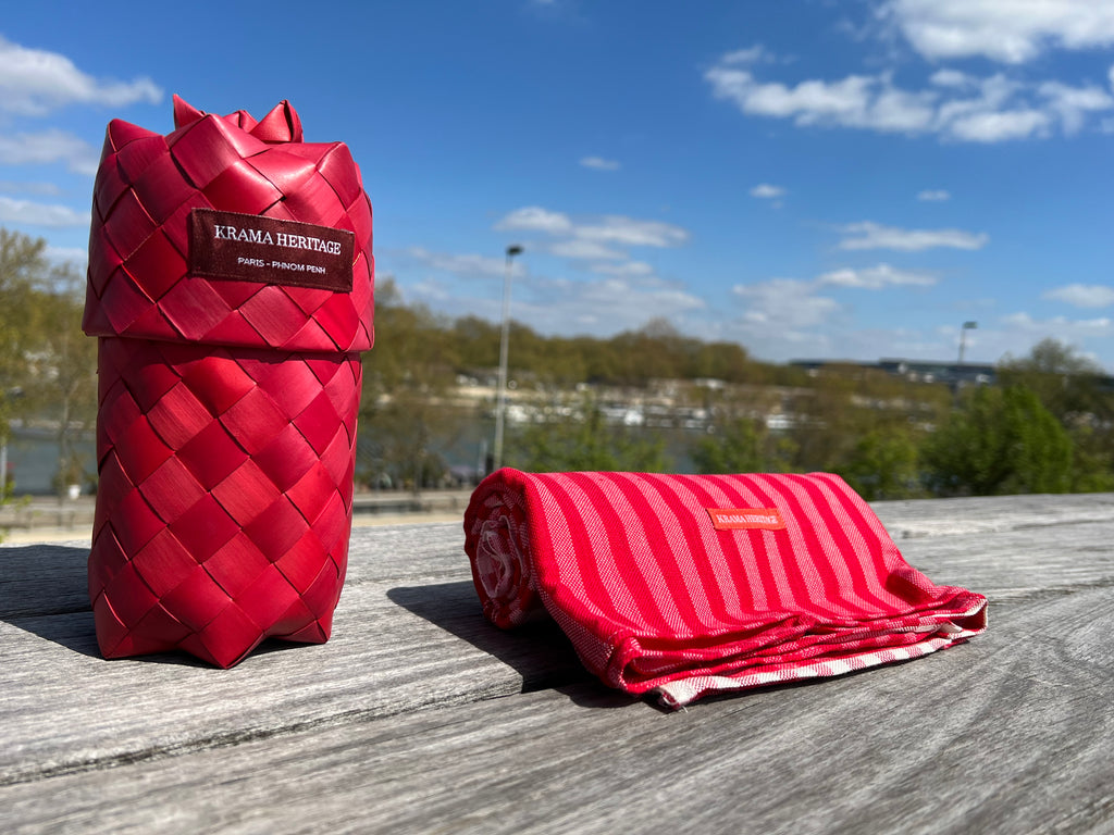 Le Krama Pop Rouge 3 Tours dans son écrin en feuille de palmier - Homme