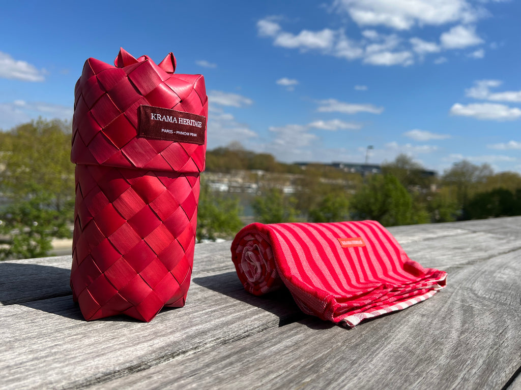 Le Krama Pop Rouge 3 Tours dans son écrin en feuille de palmier - Femme
