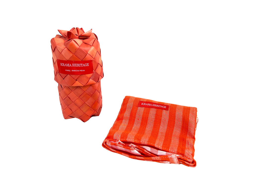 Le Krama Pop Orange dans son écrin en feuille de palmier - Femme