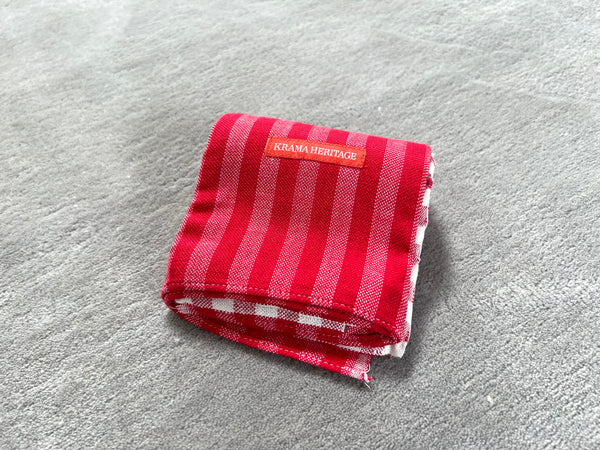 Le Krama Pop Rouge dans son écrin en feuille de palmier - Homme