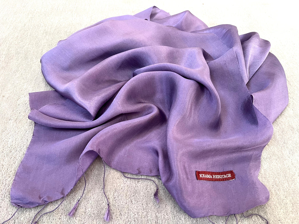 Le Krama Soyeux Améthyste dans son écrin en feuille de palmier - Femme