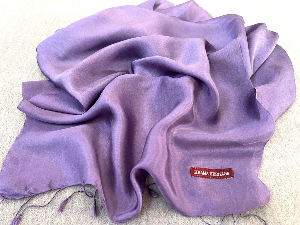 Le Krama Soyeux Améthyste dans son écrin en feuille de palmier - Femme