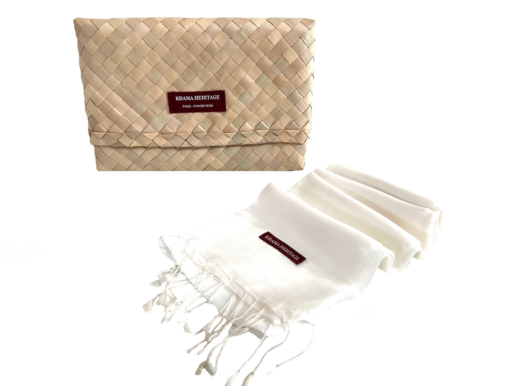 Le Krama Soyeux Blanc Neige dans son écrin en feuille de palmier - Femme