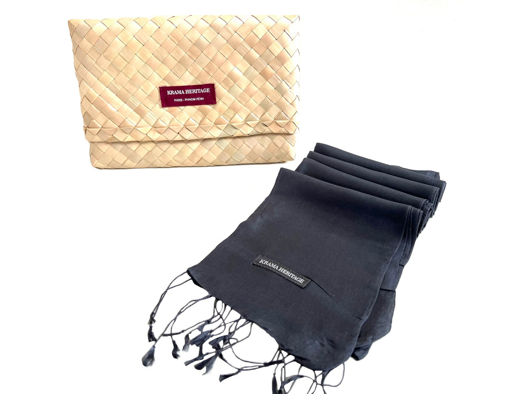 Le Krama Soyeux Noir d'Ivoire dans son écrin en feuille de palmier - Homme