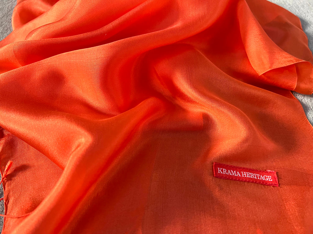 Le Krama Soyeux Orangé dans son écrin en feuille de palmier - Femme