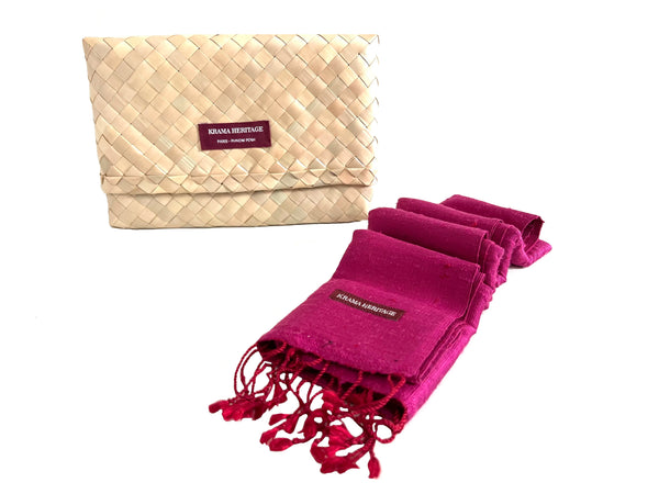 Le Krama Brut Fushia dans son écrin en feuille de palmier - Femme