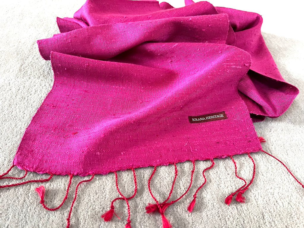 Le Krama Brut Fushia dans son écrin en feuille de palmier - Homme